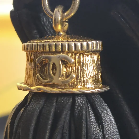 CHANEL Black Vintage Quilted Lambskin Tassel Flap Shoulder Bag- RARE - Picture 3 of 10